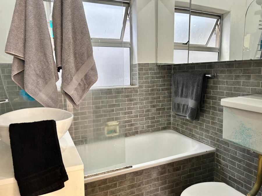 2 Bedroom Property for Sale in Sea Point Western Cape